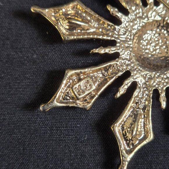 Vtg Kenneth Cole KC 8-Pointed Starburst Snowflake Brooch Rhinestones Goldtone - Picture 5 of 8